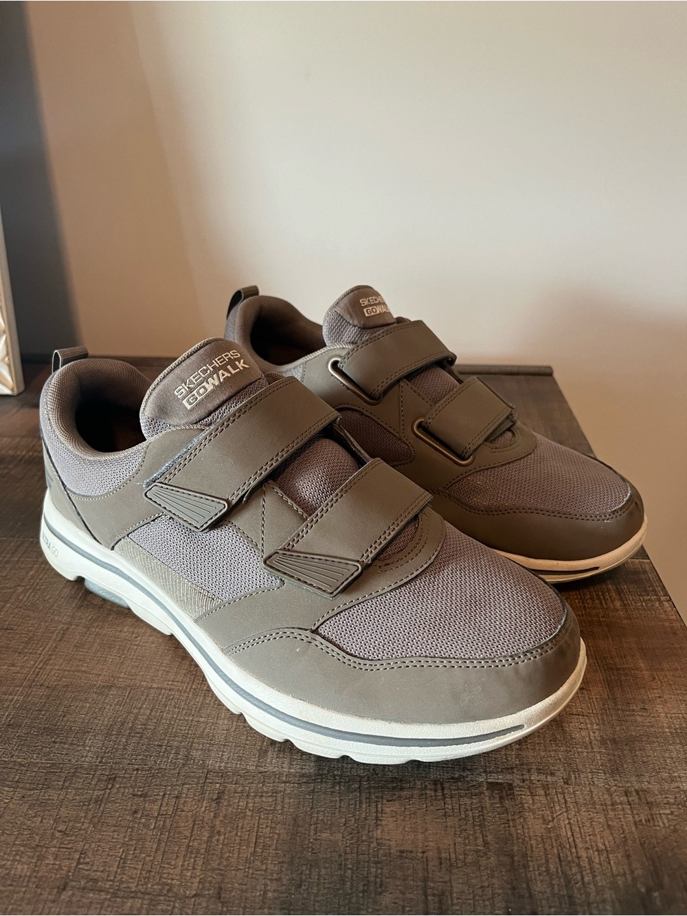 Skechers GO WALK 5 Wistful Men’s Size 10 Khaki Brown Dual Strap Shoes 55515